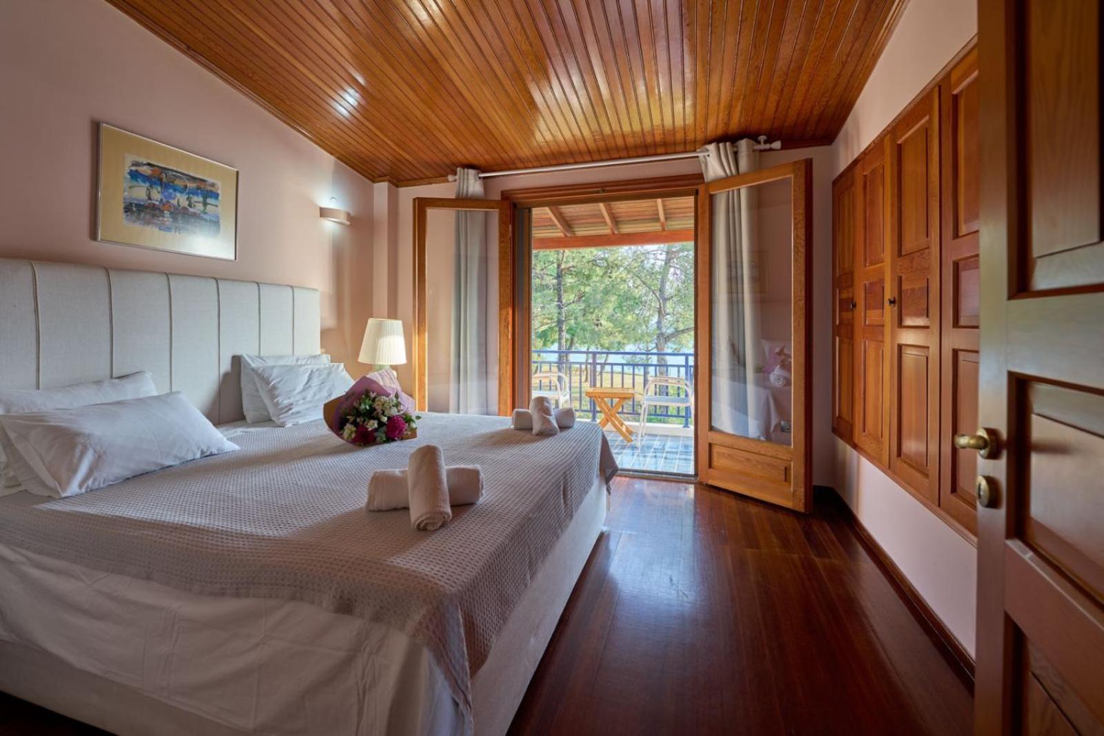 Summerday Villa Private Beach Nea Iraklia Ngoại thất bức ảnh
