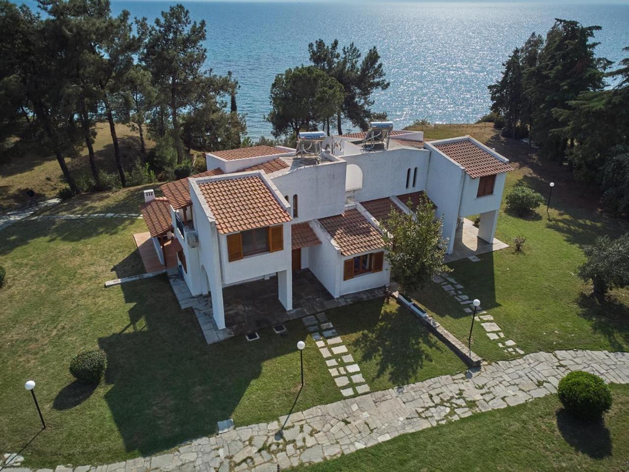 Summerday Villa Private Beach Nea Iraklia Ngoại thất bức ảnh